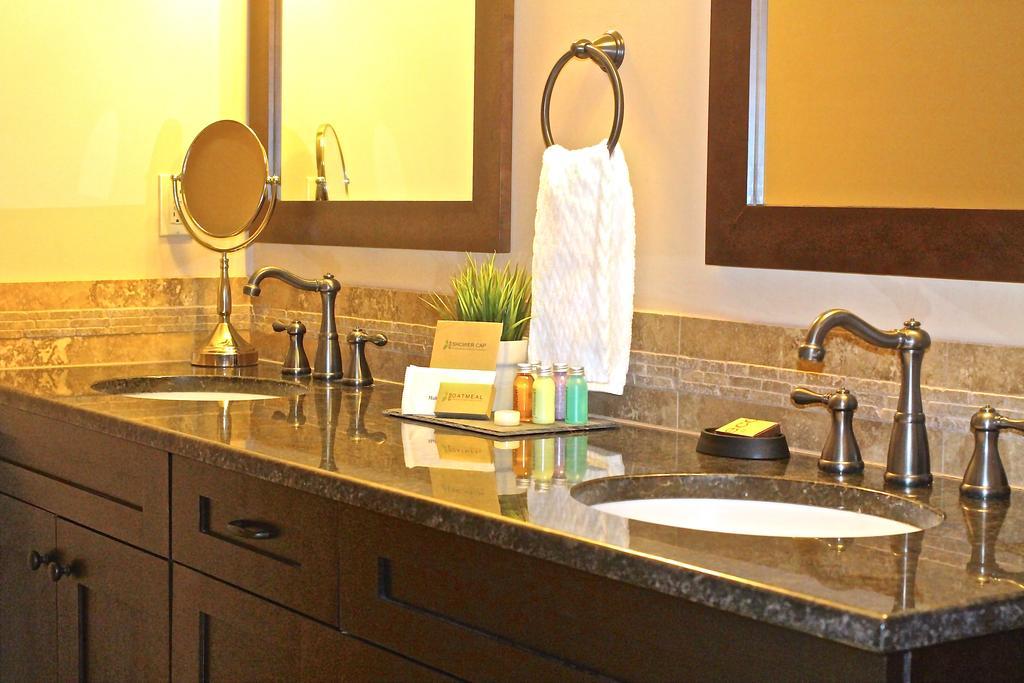 Luxury Canmore Vacations المظهر الخارجي الصورة